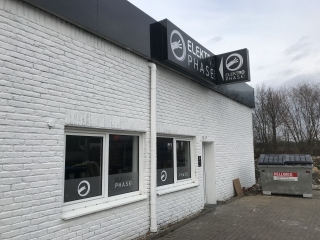 Hallenbeschriftung Elektro Phase